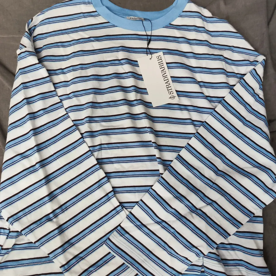 STRADIVARIUS LONG SLEEVE STRIPE T-SHIRT IN WHITE/BLUE/BLACK SIZE MEDIUM