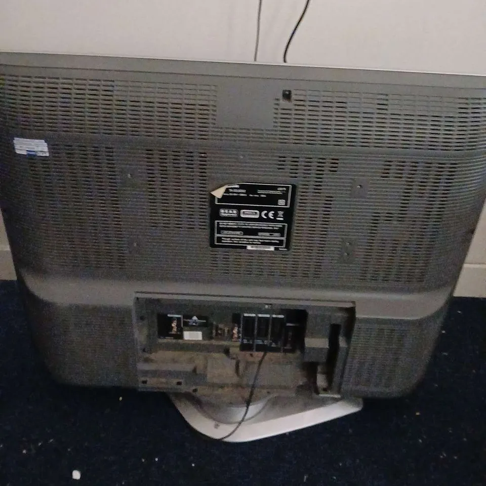 PANASONIC TX-32LXD52 LCD TV – DAMAGED SCREEN - COLLECTION ONLY