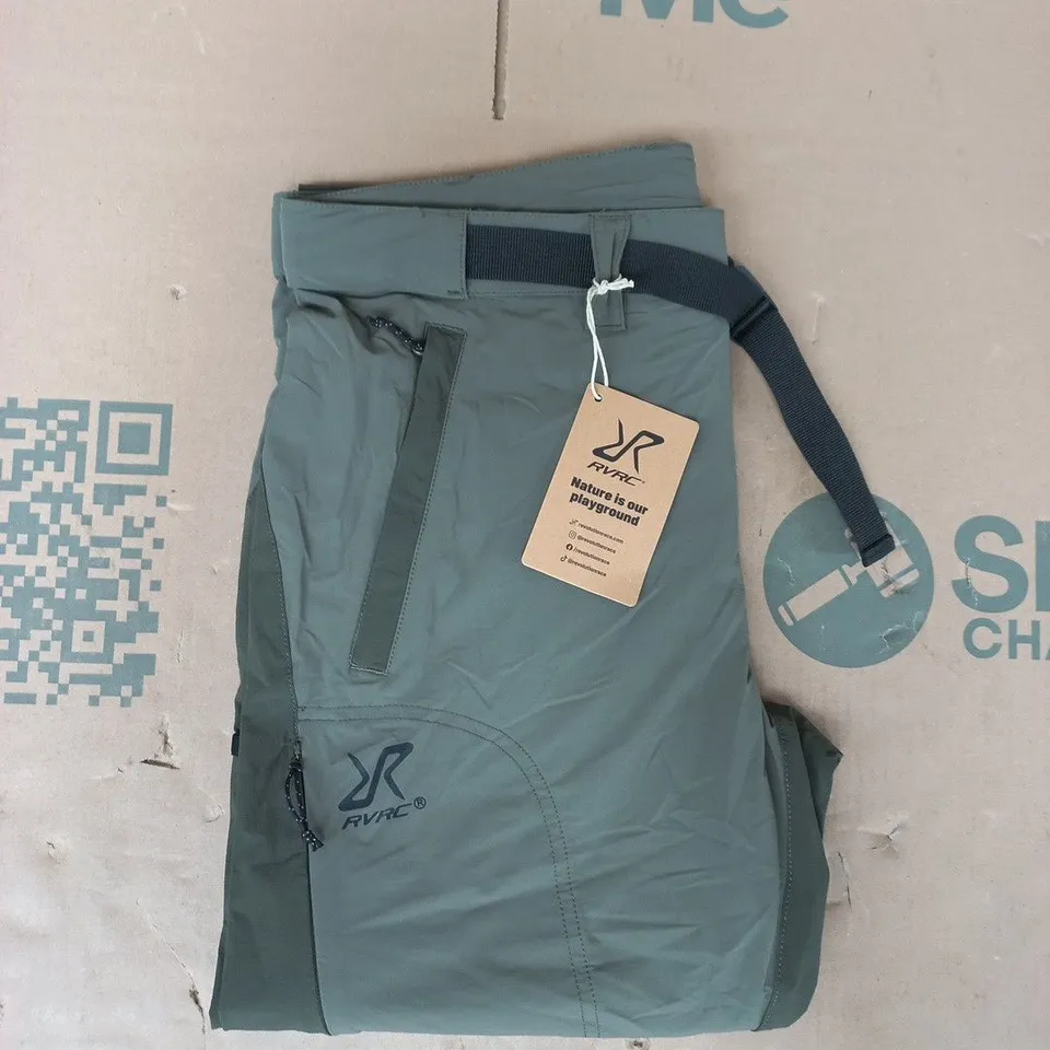 REVOLUTION RACE TROUSERS IN GRAPE LEAF/FOREST NIGHT SIZE MEDIUM