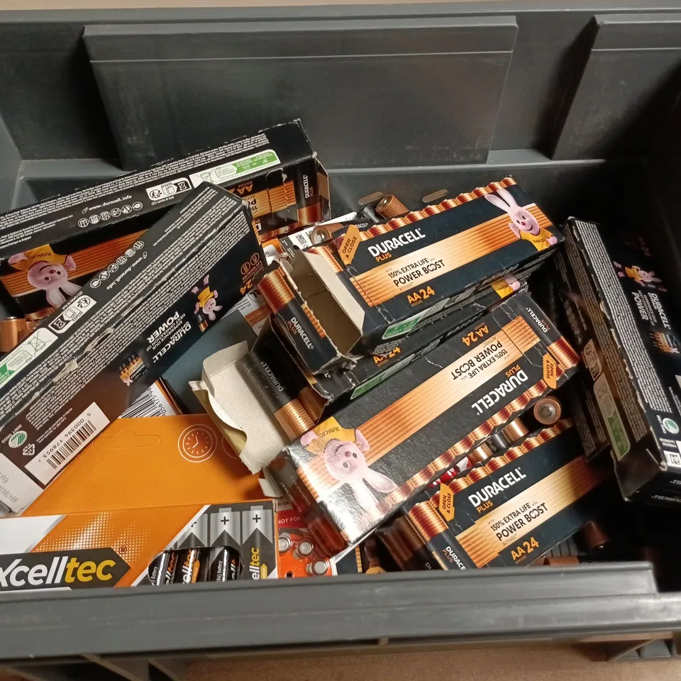 LARGE QUANTITY OF ASSORTED BATTERIES