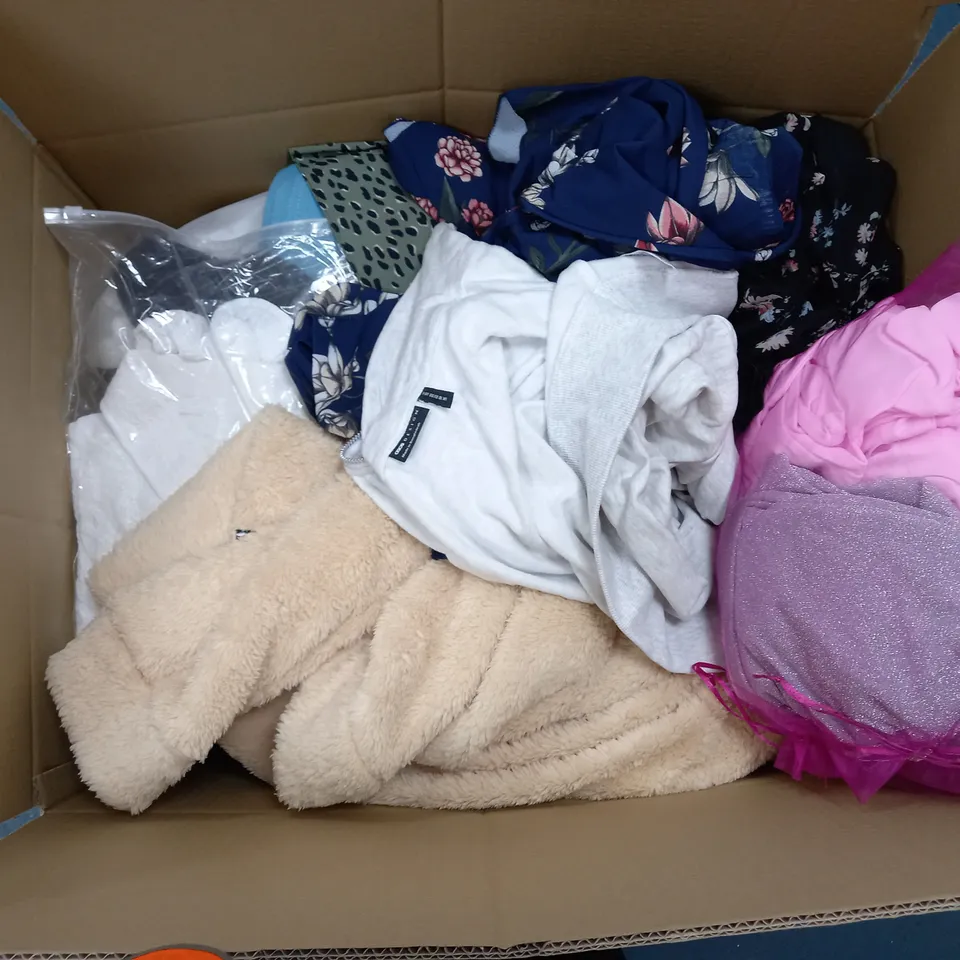 LARGE BOX OF ASSORTED CLOTHING ITEMS TO INCLUDE SWEATERS, SHIRTS, PANTS, ETC