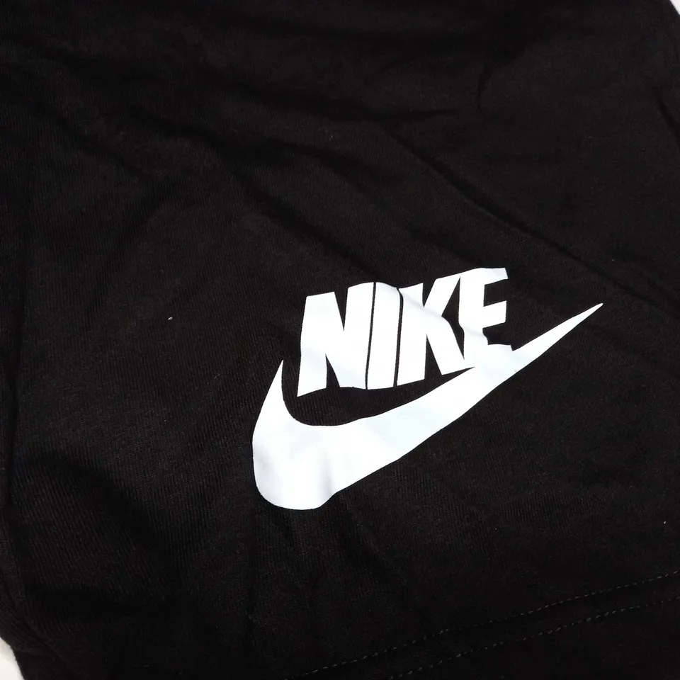 NIKE STRETCH SHORTS IN BLACK - XL