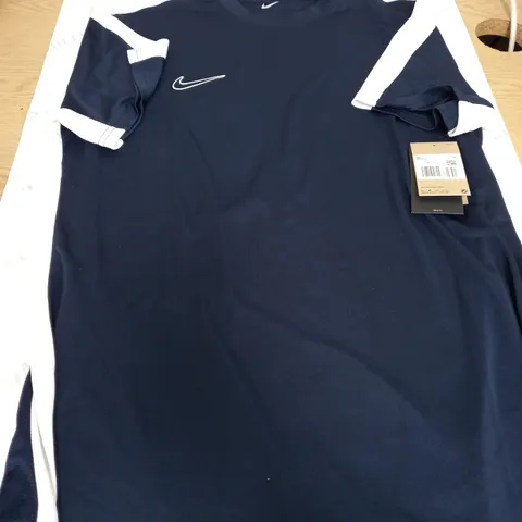 NIKE NAVY BLUE WITH WHITE TRIM GYM TOP SIZE 2XL 