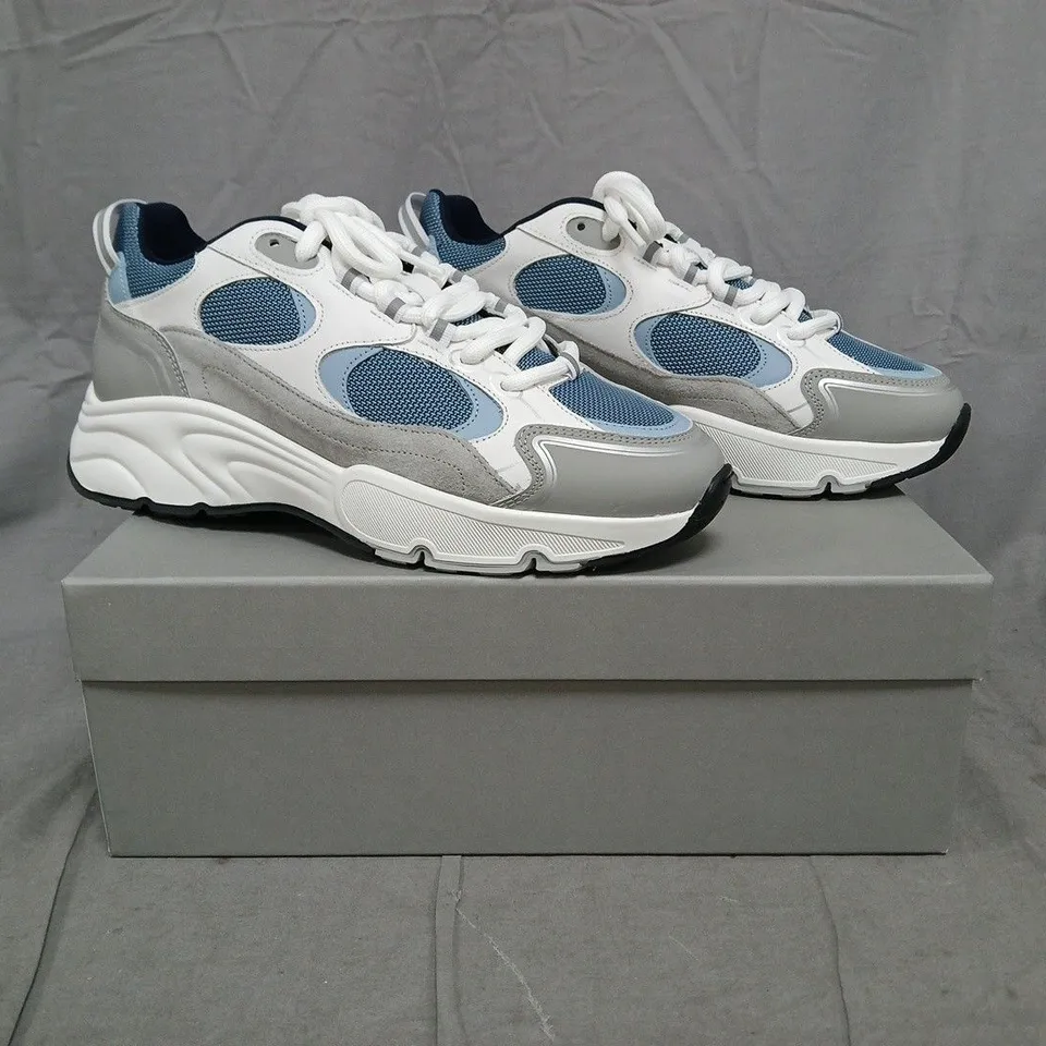 BOXED PAIR OF CLEENS PULSE RUNNER TRAINERS IN OCEAN SIZE UK 9