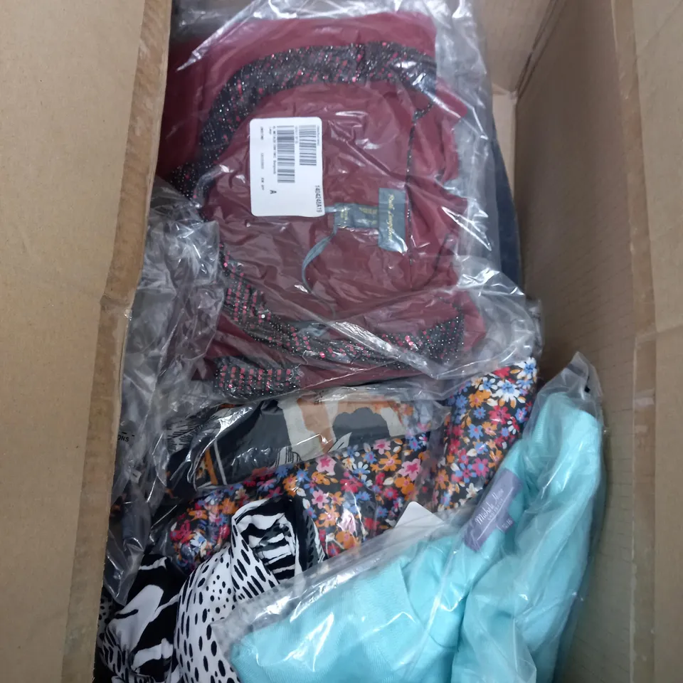 BOX OF APPROXIMATELY 15 ASSORTED ITEMS OF CLOTHING TO INCLUDE QUACKER FACTORY, ETC