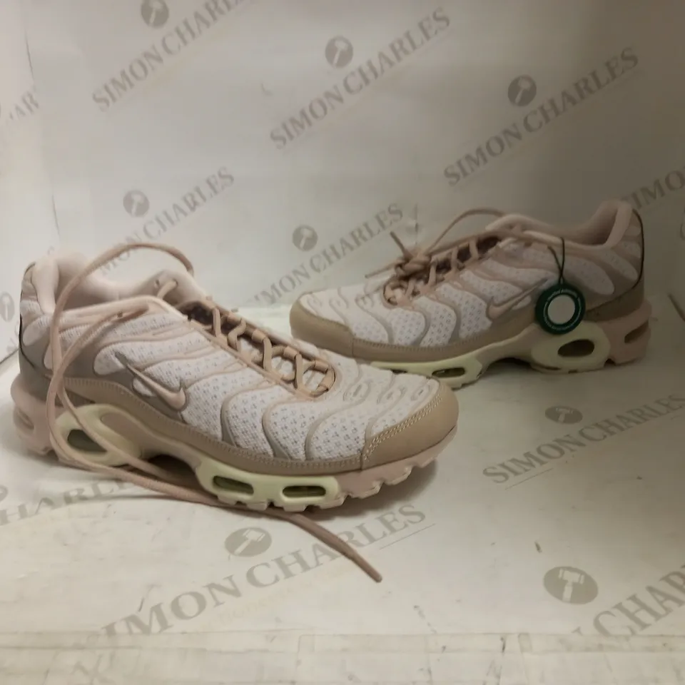 NIKE AIR MAX PLUS PEARL PINK MEANS SIZE 10 