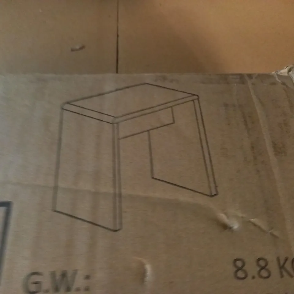 BOXED WHITE HIGH GLOSS DRESSING STOOL - 10F1