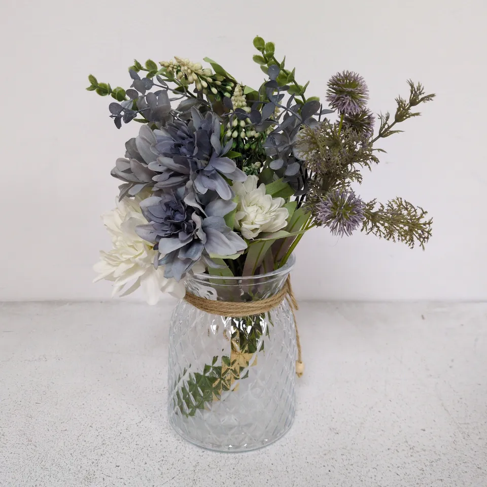 BUNCH OF ARTIFICIAL FLOWERS IN GLASS VASE