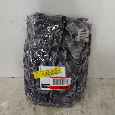 BAGGED ROSNER 600 TC DUVET COVER SET // SIZE: DOUBLE