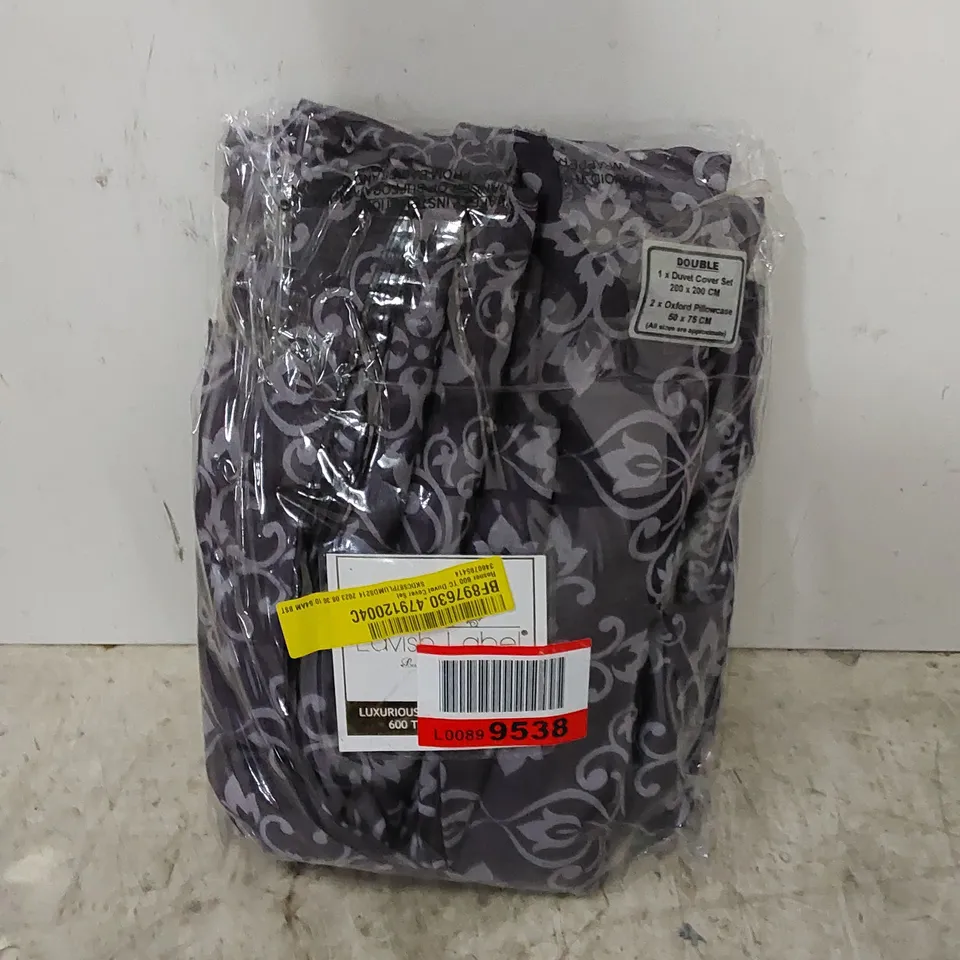 BAGGED ROSNER 600 TC DUVET COVER SET // SIZE: DOUBLE 