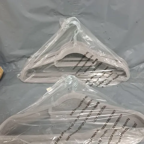 GRANDMA SHARK VELVET HANGER SET