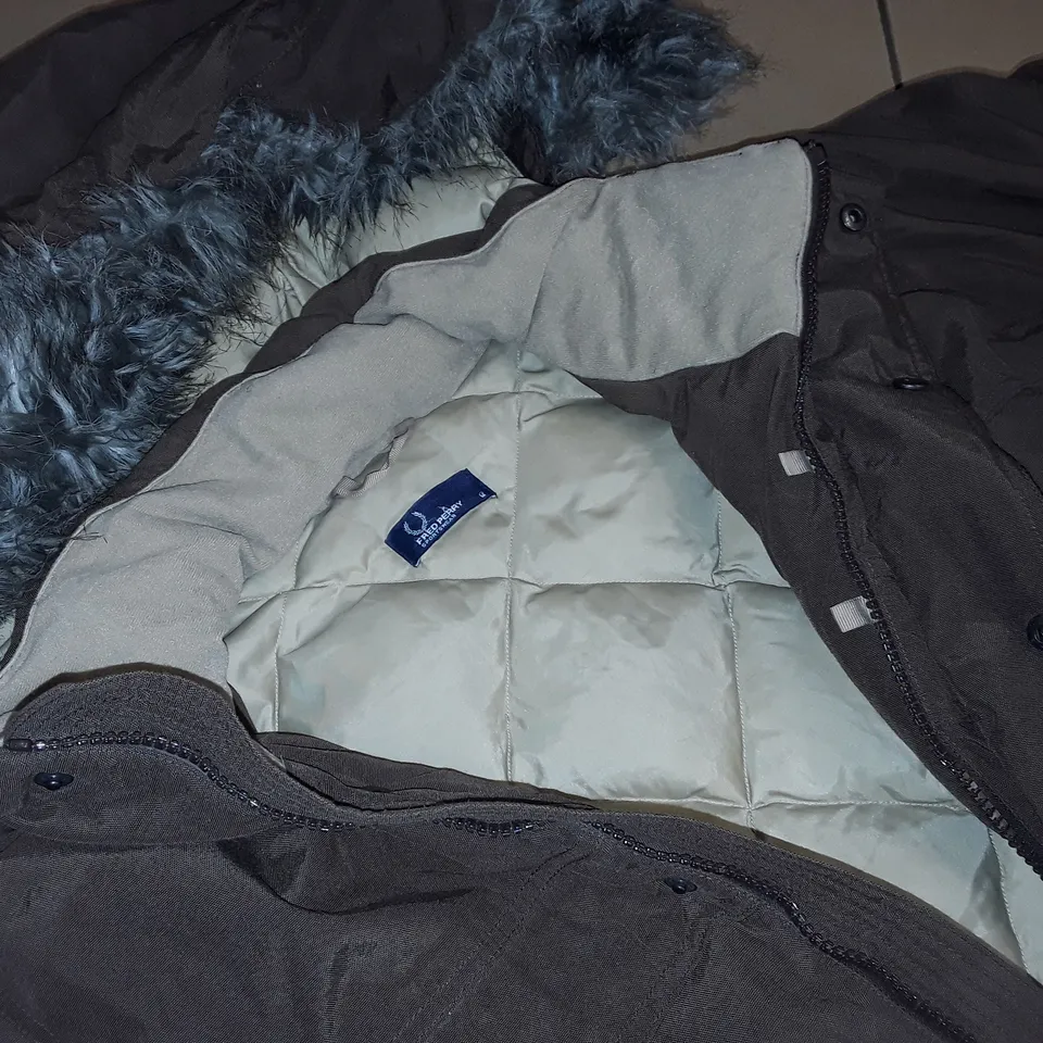 FRED PERRY SPORTSWEAR BROWN PADDED COAT - M