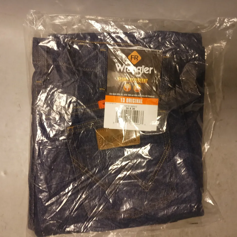 BRAND NEW WRANGLER FLAME RESISTANT JEANS IN BLUE SIZE 30/30