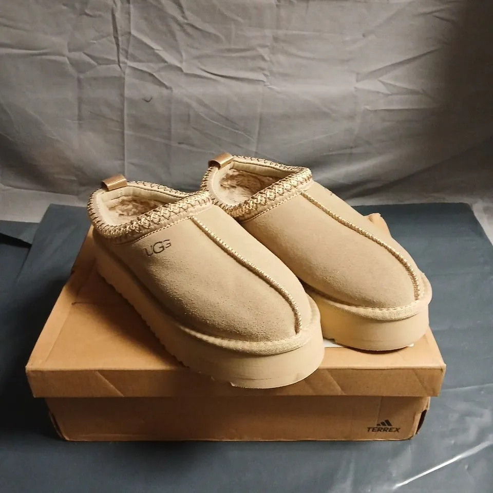 UGG SHEEPSKIN SLIPPERS – SAND TAN, UK 6