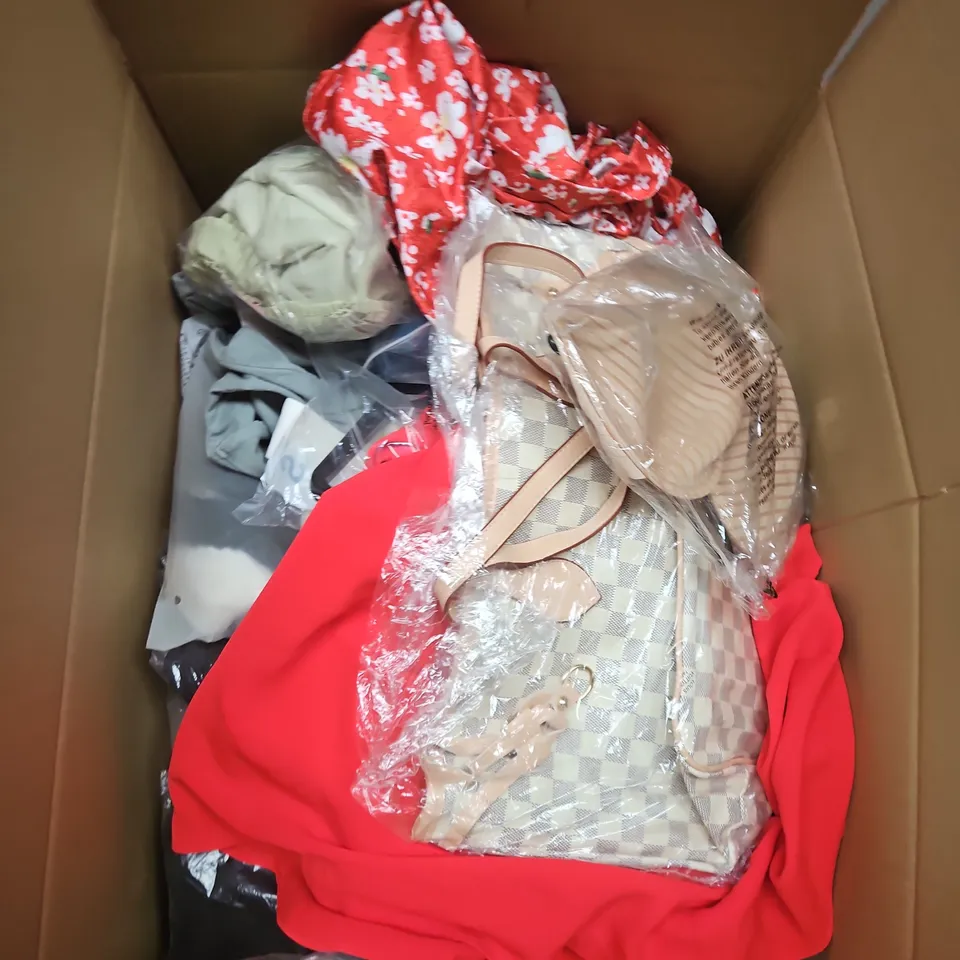 APPROXIMATELY 20 ASSORTED CLOTHING ITEMS IN VARIOUS SIZES, STYLES AND COLOURS