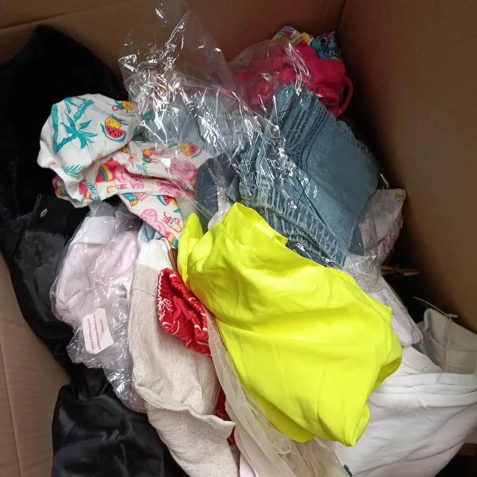 BOX OF APPROXIMATELY 30 ASSORTED CHILDRENS CLOTHING ITEMS OF VARIOUS SIZES AND STYLES