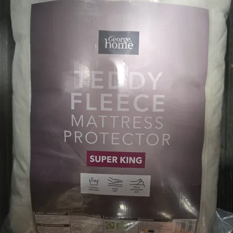 PALLET CONTAINING A LARGE QUANTITY OF AS NEW TEDDY FLEECE SUPER KING MATTRESS PROTECTORS