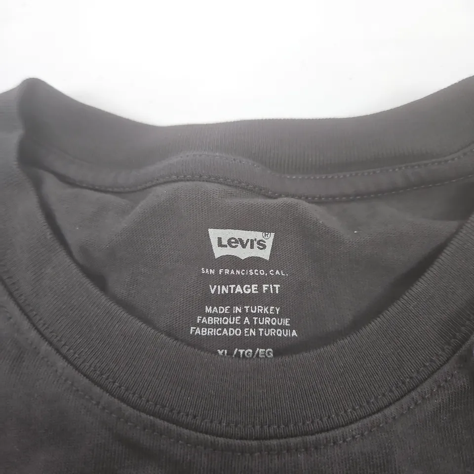 LEVI'S VINTAGE FIT T-SHIRT – BLACK, XL (UK XL)