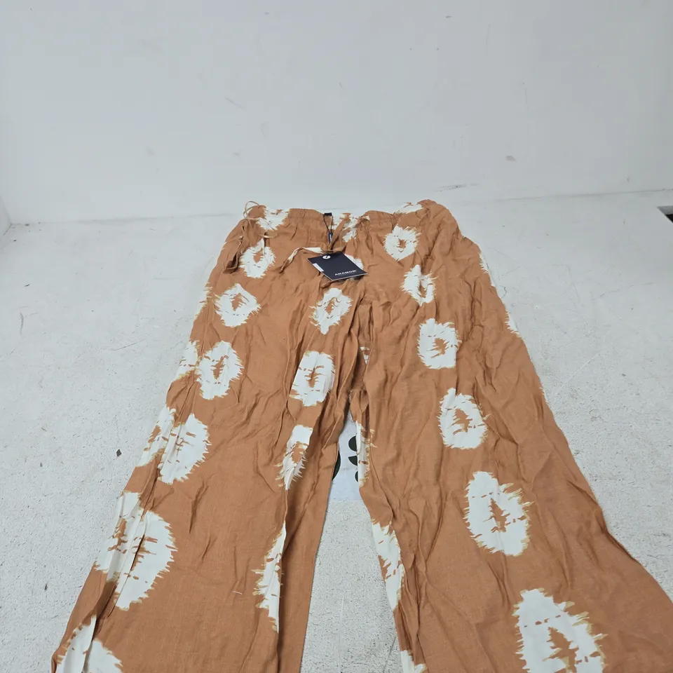 ANAMOR PRINTED STRAIGHT-FIT TROUSERS – BEIGE, SIZE M/L