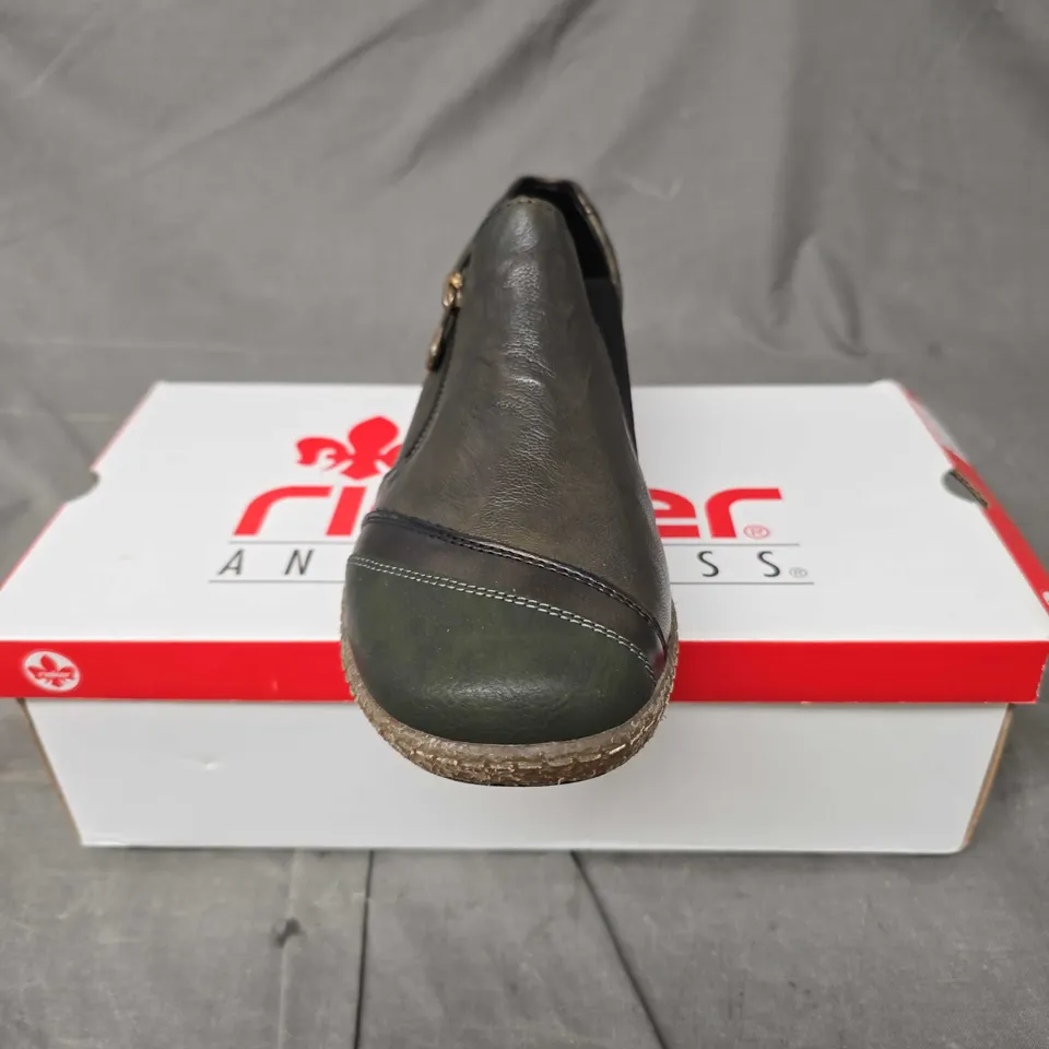 BOXED PAIR OF RIEKER GREEN COMBINATION ZIP SHOES - 6