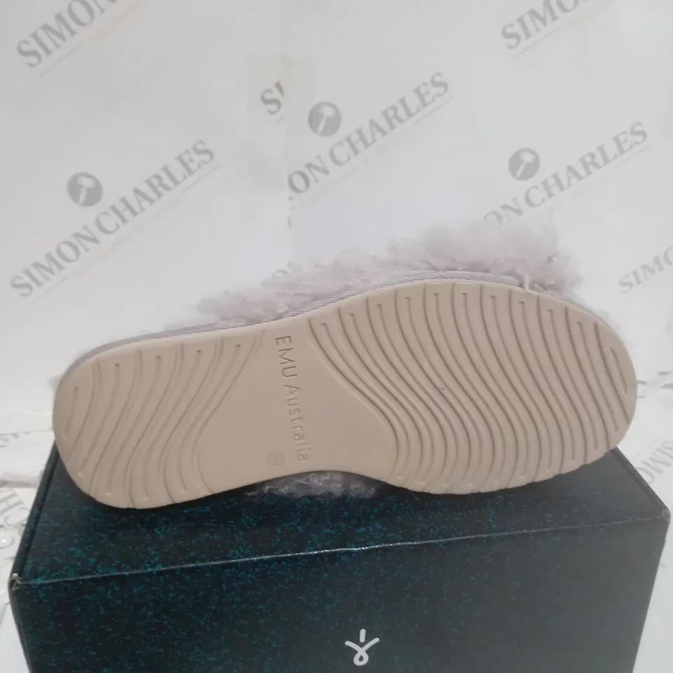 EMU AUSTRALIA MAYBERRY CURLY SLIDERS - SIZE 7 