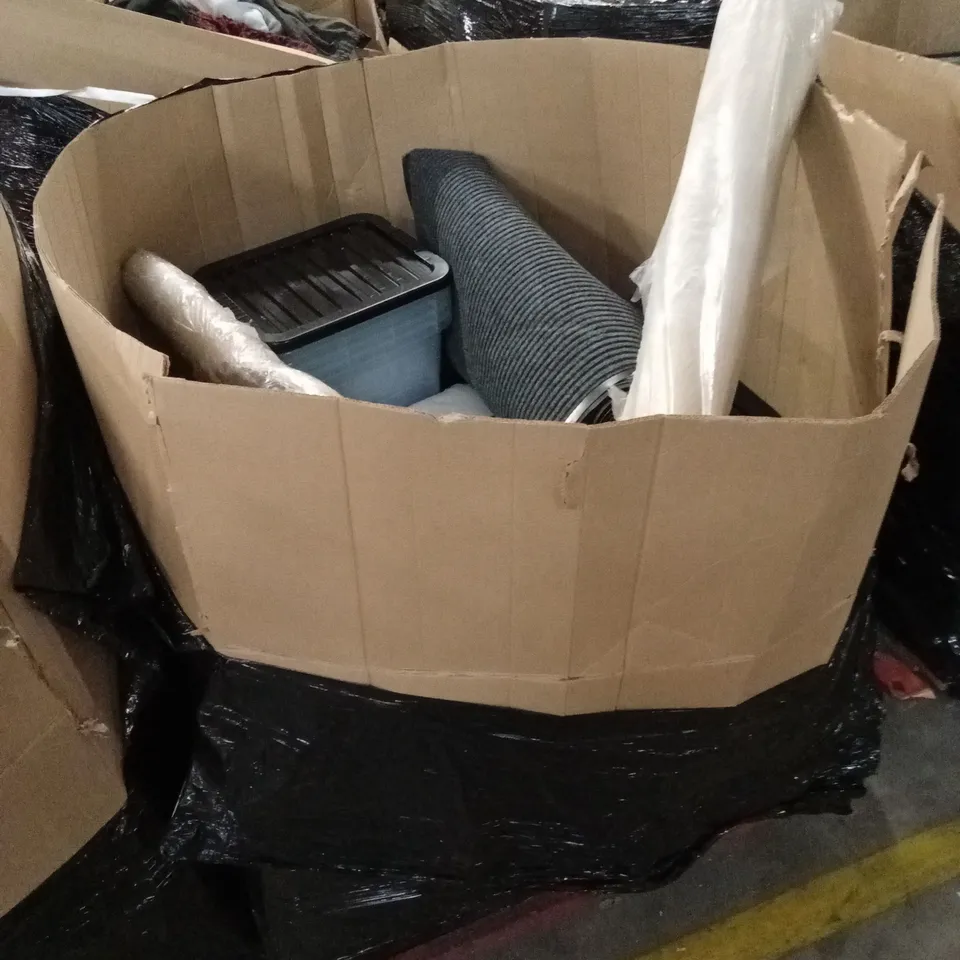 PALLET OF ASSORTED HOUSEHOLD GOODS AND PRODUCTS TO INCLUDE; RUGS, CABIN BAGS, PLASTIC STORAGE BOXES, SOFT TOY ETC
