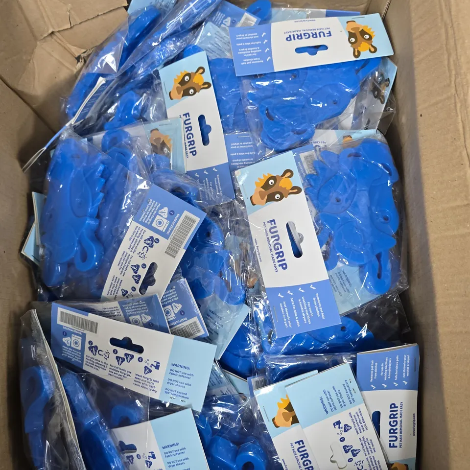 APPROXIMATELY 130 FURGRIP LAUNDRY PET HAIR REMOVERS - HORSE