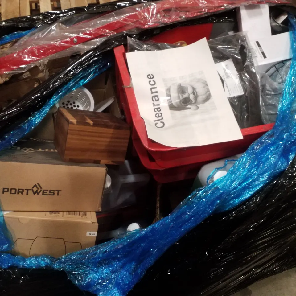 PALLET CONTAINING ASSORTED CATERING SUPPLIES INCLUDING GLASSWARE, DISHWASH DETERGENT & GUACAMOLE BOWLS