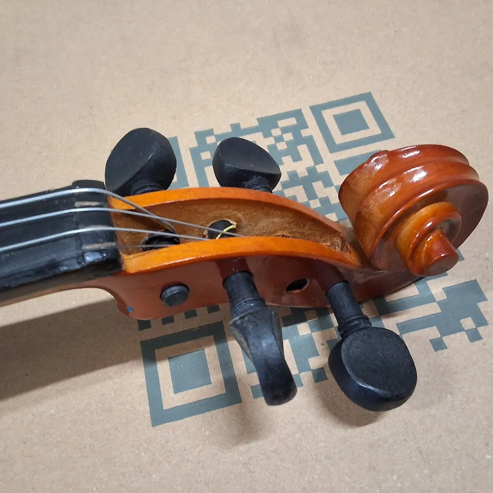 1/2 SIZE VIOLIN WITH BOW – WOODEN INSTRUMENT IN CASE