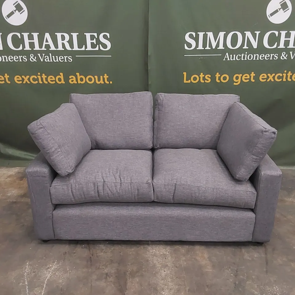 QUALITY DESIGNER GREY FABRIC UPHOLSTERED SOFA WITH SIDE CUSHIONS 