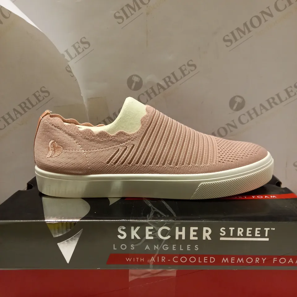 SKECHERS BLUSH POPPY BREEZE TRAINERS - SIZE 8