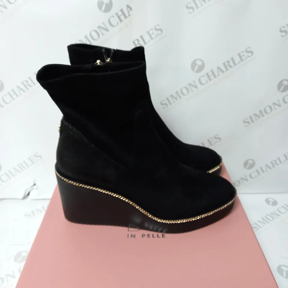 BOXED MODA IN PELLE ALAINA WEDGE HEEL SOCK BOOT - BLACK - SIZE 6