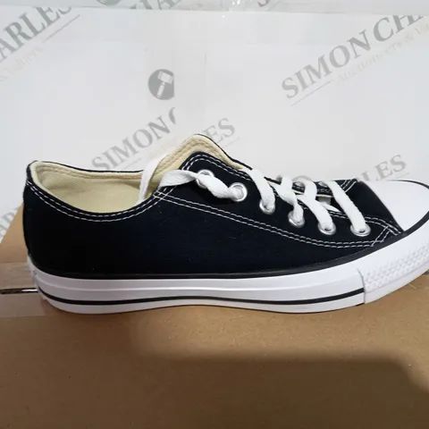 BOXED CONVERSE ALL STAR LACED TRAINING SHOES IN BLUE/WHITE - UK SIZE 6