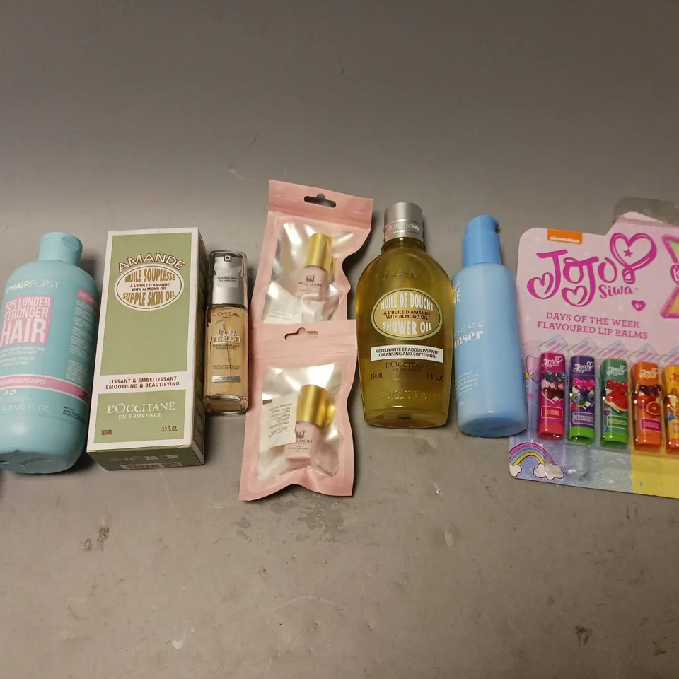BOX OF APPROXIMATELY 15 COSMETIC ITEMS TO INCLUDE NIVEA GENTLE CREAM, LOREAL TRUE MATCH, AND GIVEME CLEANSER ETC. 