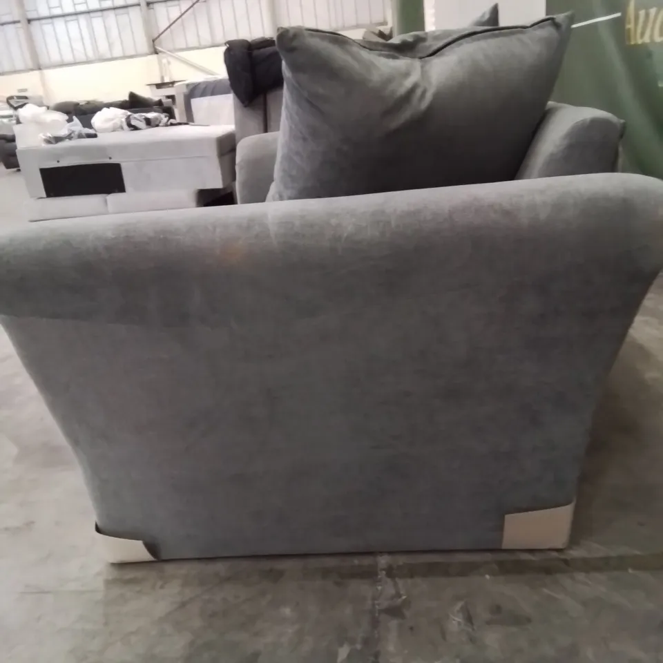 DESIGNER FABRIC UPHOLSTERED 2 SEATER SOFA IN GREY