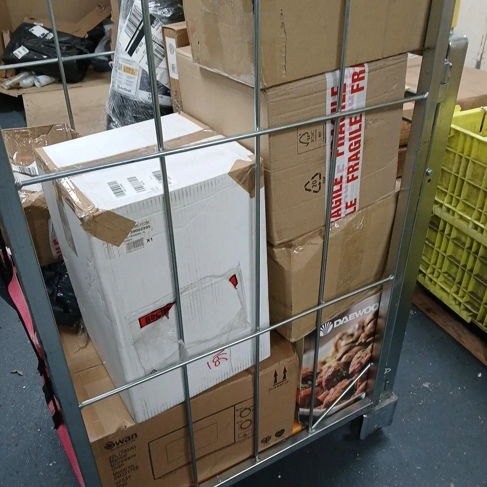 CAGE OF APPROXIMATELY 10 ASSORTED BROKEN ITEMS TO INCLUDE - GARDEN LIGHTS, KITCHEN APPLIANCES AND TRAMPOLINE PARTS ETC. COLLECTION ONLY