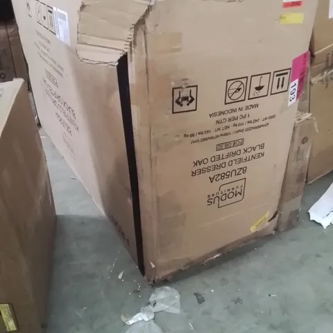 BOXED ANDRICKA 157.48CM CHEST OF DRAWERS OAK