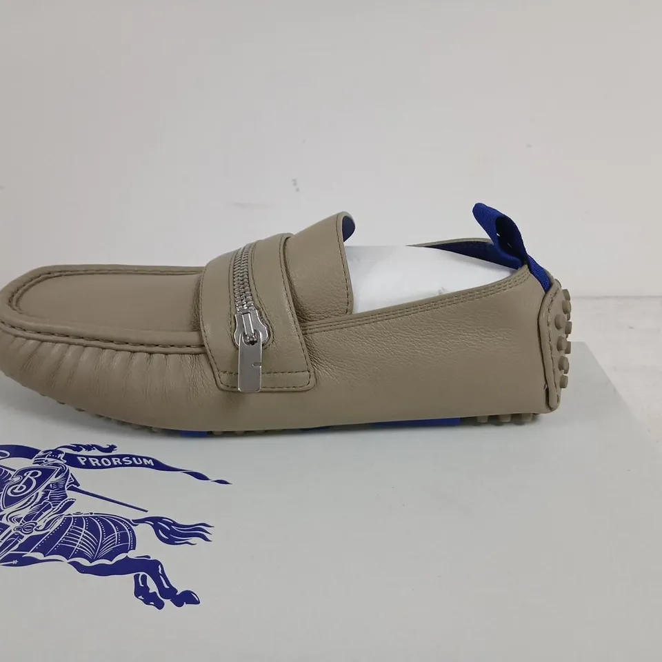 BURBERRY LEATHER LOAFERS – BEIGE, UK 7 (EUR 41)