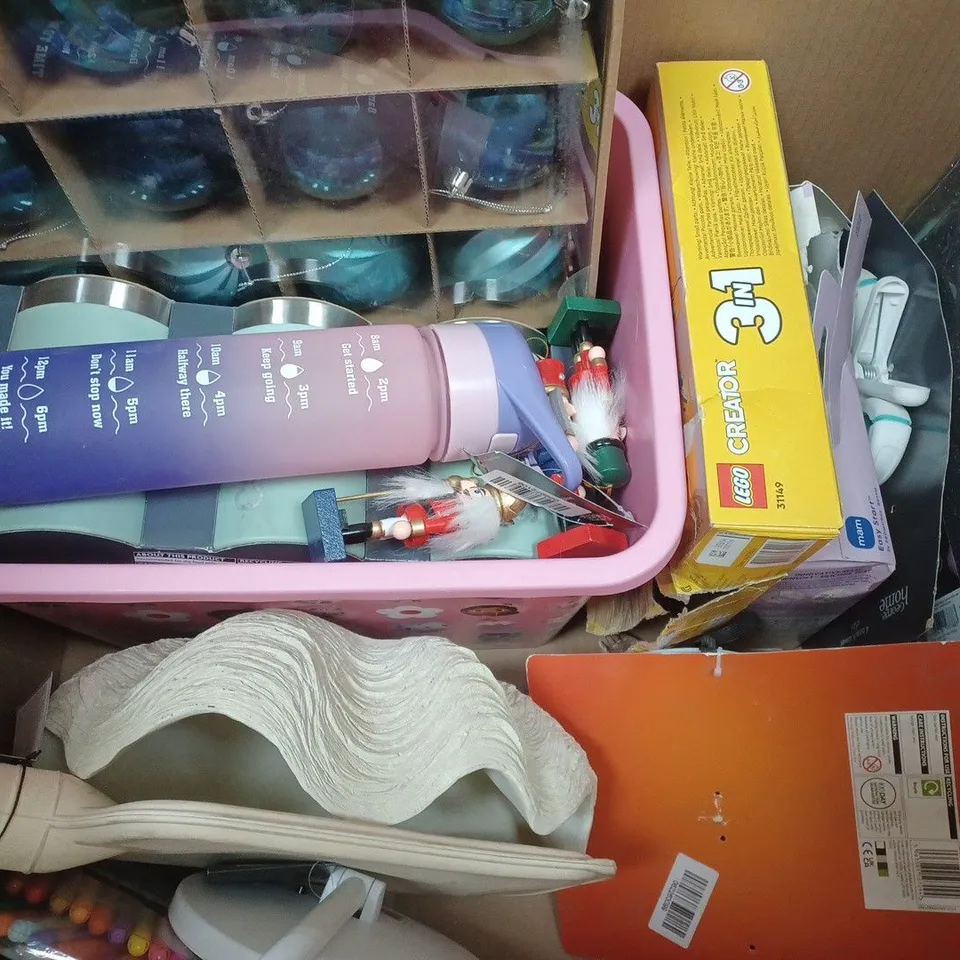 BOX OF APPROXIMATELY 15 ASSORTED HOUSEHOLD ITEMS TO INCLUDE MINECRAFT DRINKS BOTTLE, DISNEY STORAGE BOX, ETC - COLLECTION ONLY
