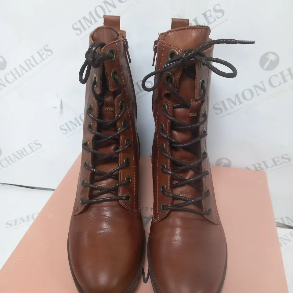 BOXED MODA IN PELLE BEZZIE TAN LEATHER LACED BOOTS SIZE 7