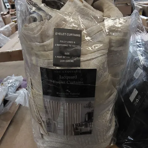 BAGGED DEMELZA COTTON BLEND ROOM DARKENING CURTAINS // SIZE: 228 X 228cm