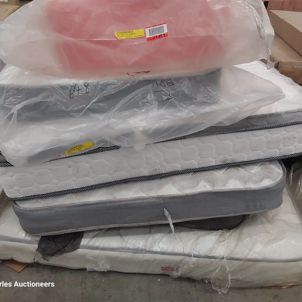 APPROXIMATELY 6 ASSORTED BAGGED/UNBAGGED MATTRESSES 
