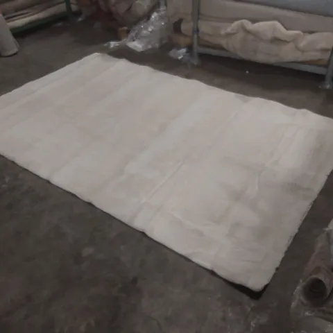 QUALITY DESIGNER FLUFFY RUG - APPROXIMATELY 285 x 180cm