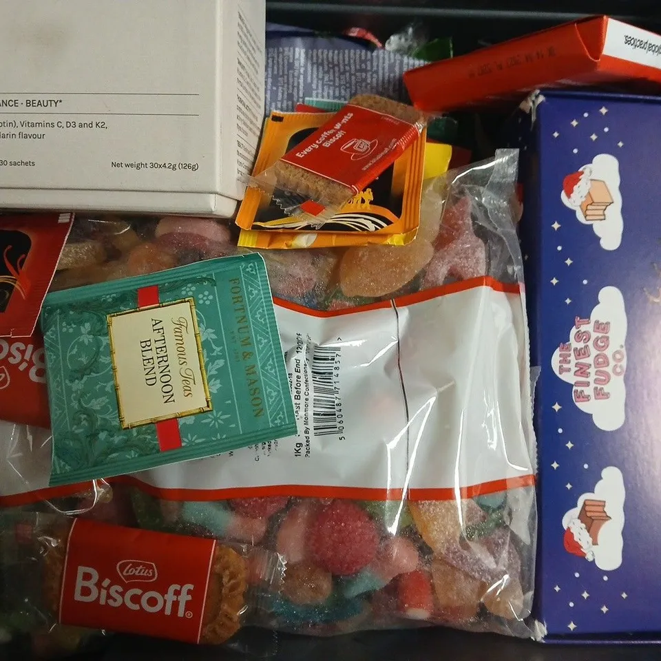 APPROXIMATELY 10 ASSORTED FOOD AND DRINK ITEMS TO INCLUDE CORN SCRATCHINGS OCELOT SEA SALT DARK CHOCOLATE, ETC