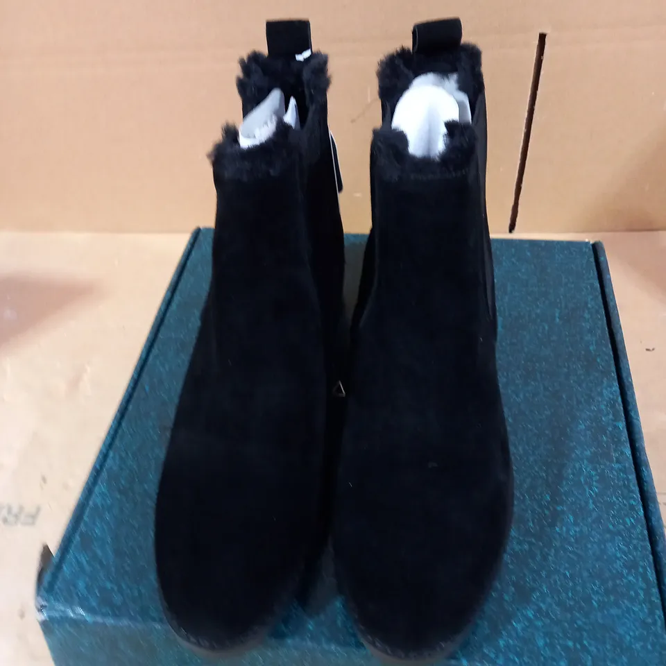 EMU AUSTRALIA ELLIN SUEDE ANKLE BOOT SIZE 7