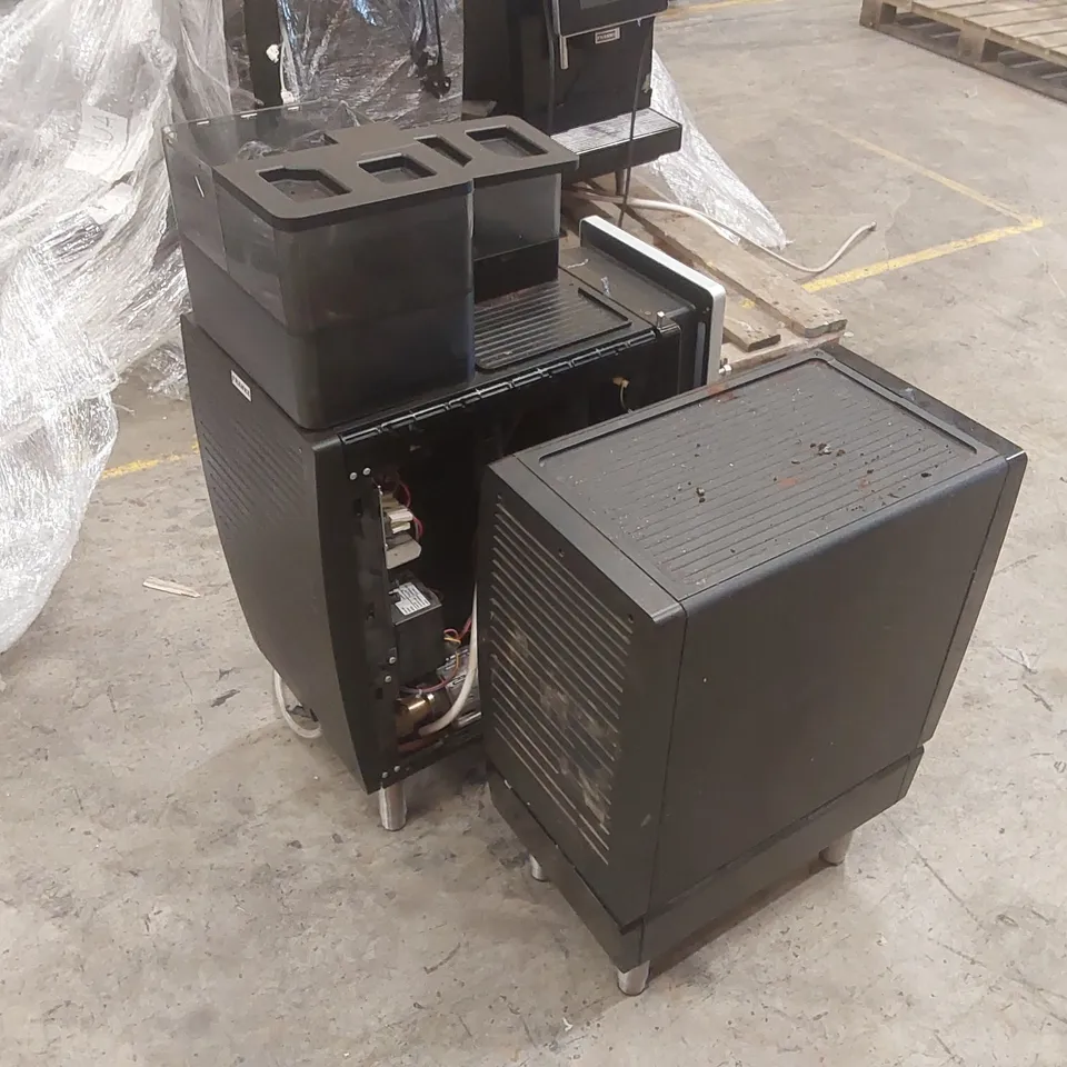 FRANKE A600 COMMERCIAL COFFEE MACHINE WITH MILK CHILLER (2 ITEMS)