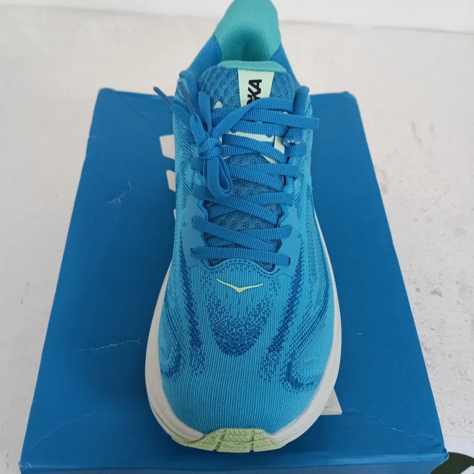 HOKA CLIFTON 10 SIZE 9