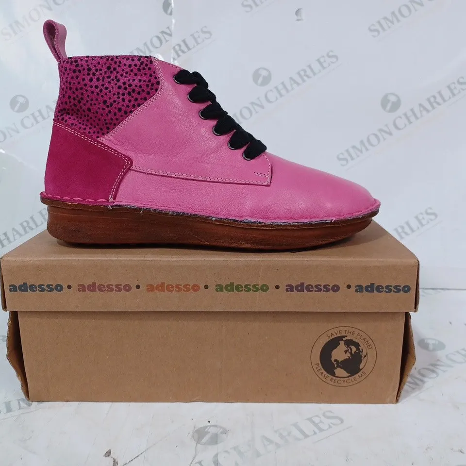 BOXED PAIR OF ADESSO LACE UP SHOES IN FUCHSIA SIZE 6