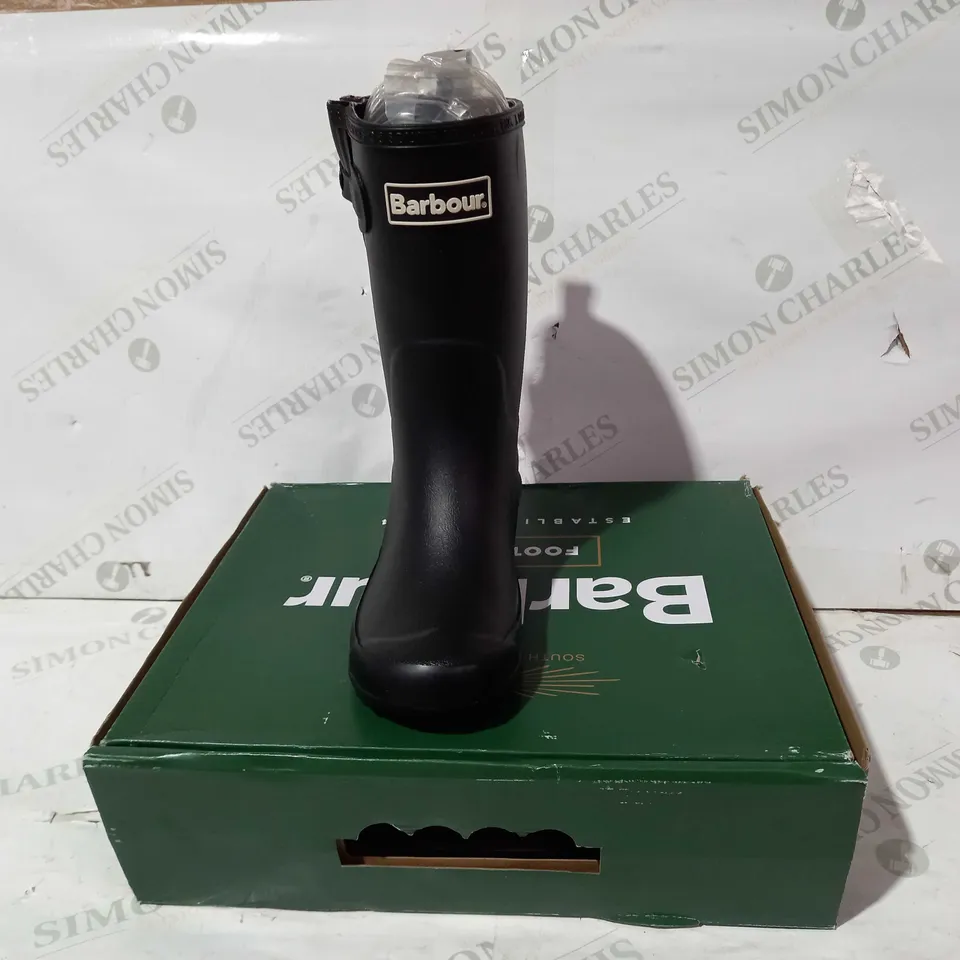 BOXED PAIR OF BARBOUR WELLINGTON BOOTS IN BLACK EU SIZE 32