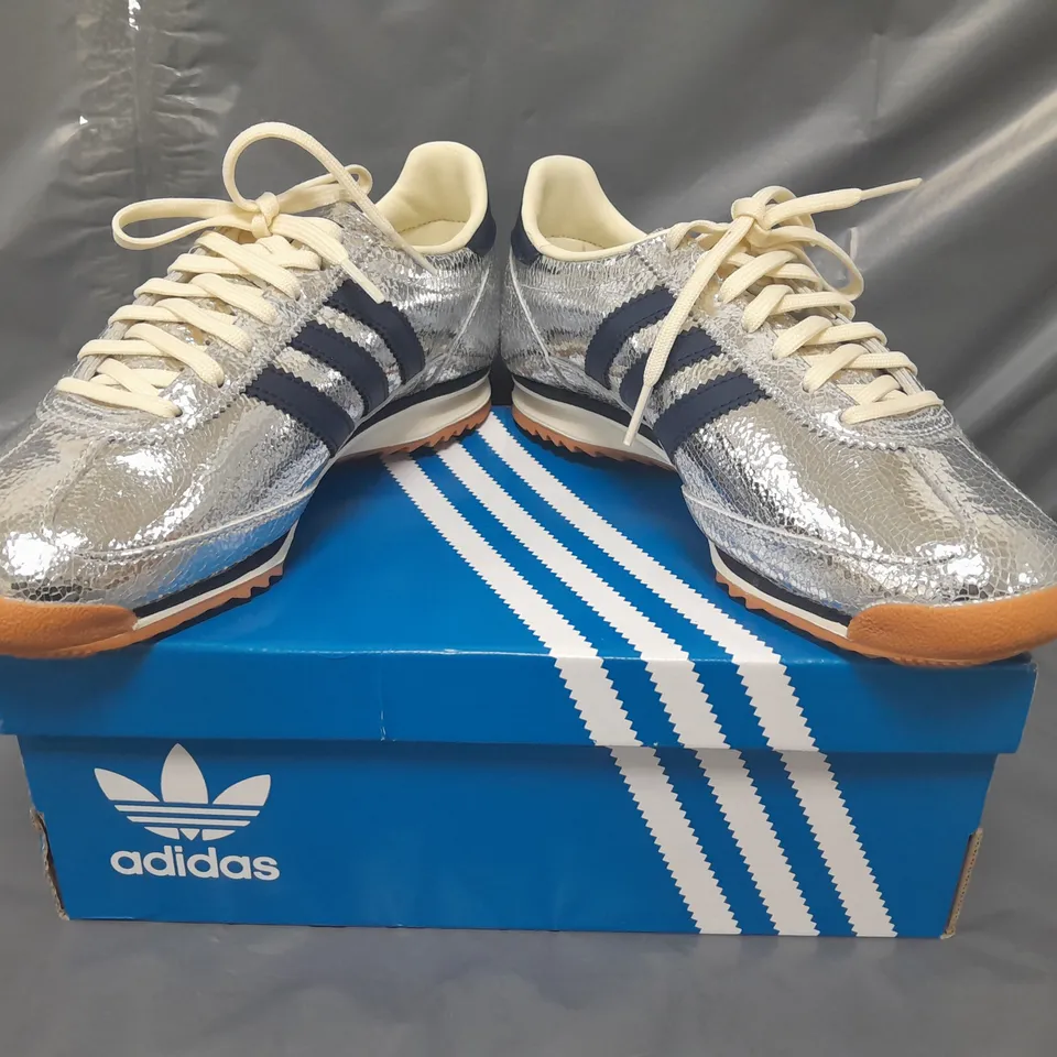 BOXED PAIR OF ADIDAS SL 72 OG SHOES IN METALLIC SILVER/NAVY UK SIZE 5.5